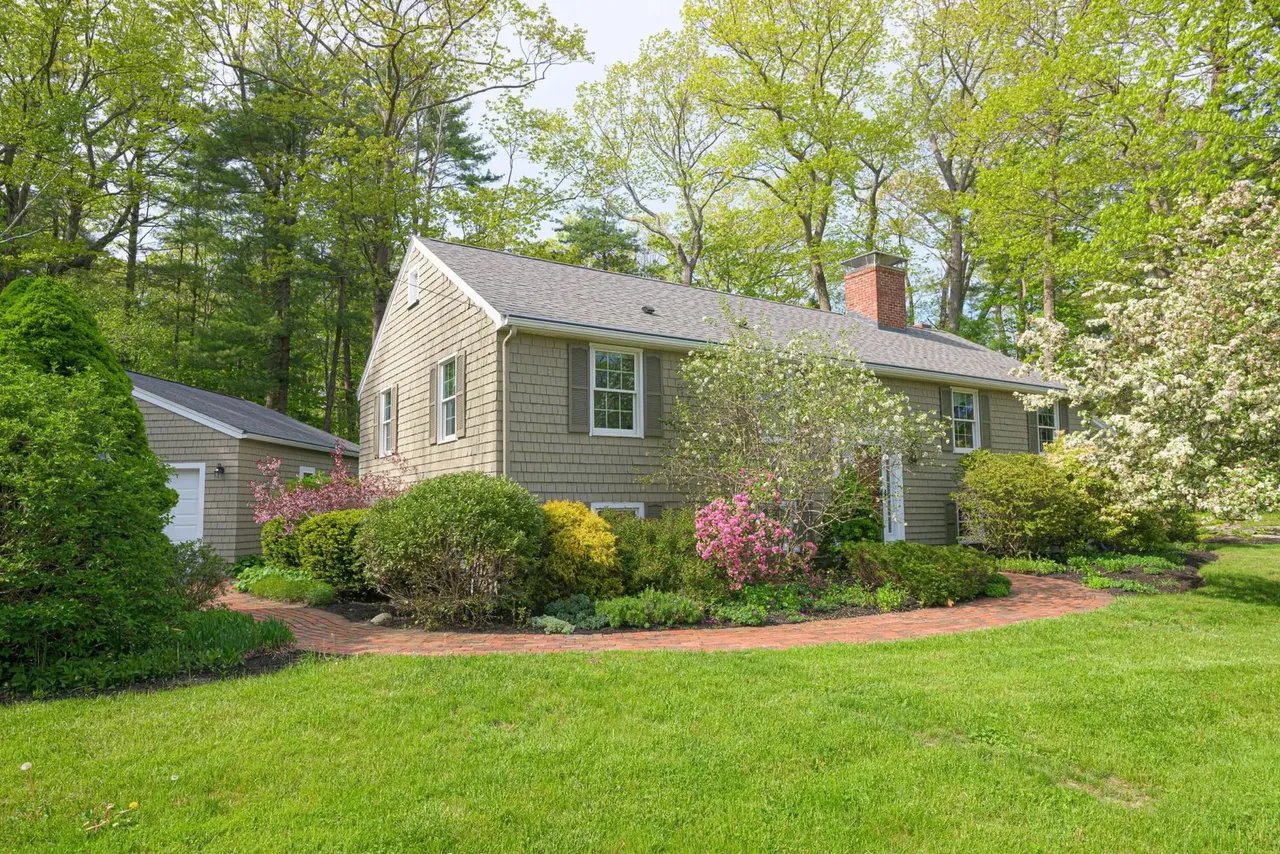 New Listing! 25 Littlejohn Road, Cape Elizabeth, ME 04107 – $899,000