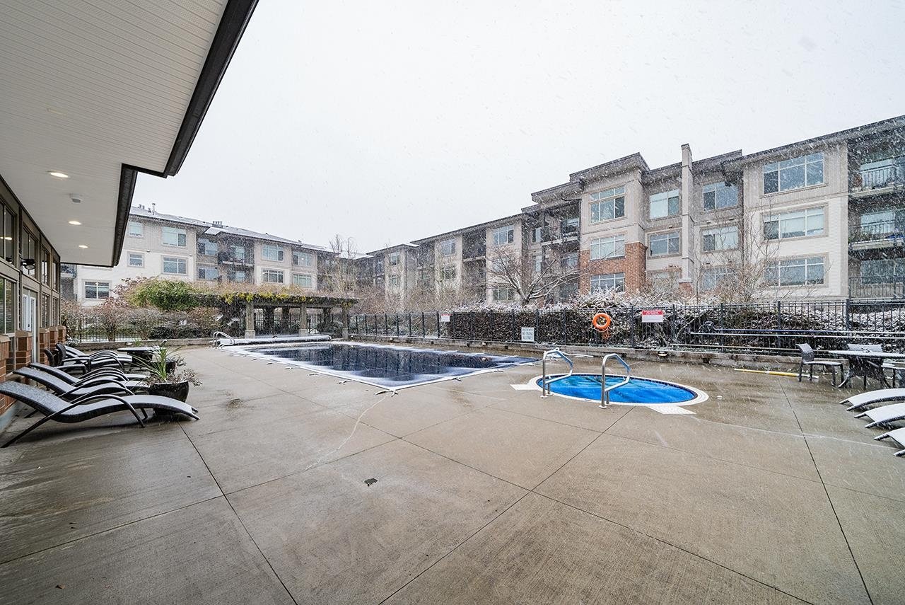 206-9288 Odlin Rd