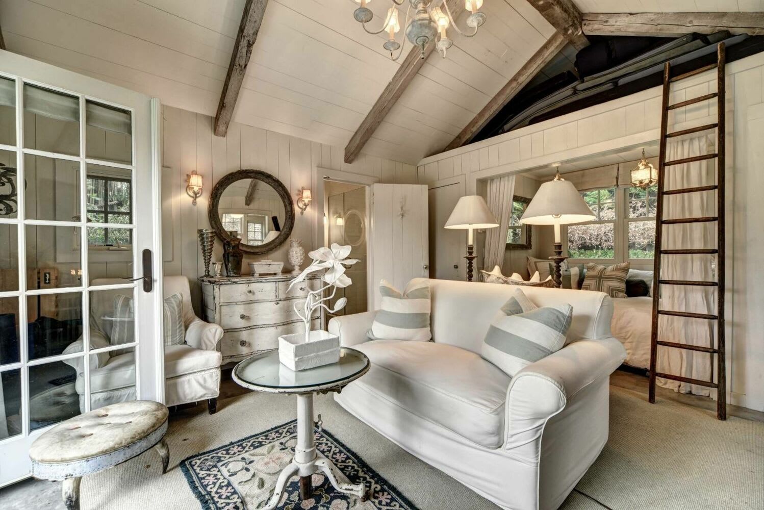 Secluded Summer Compound in Water Mill South