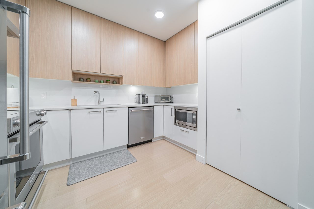 301-5460 Broadway Wy