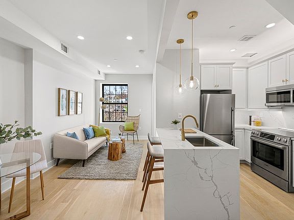 573 Gates Ave. Unit: 3-R