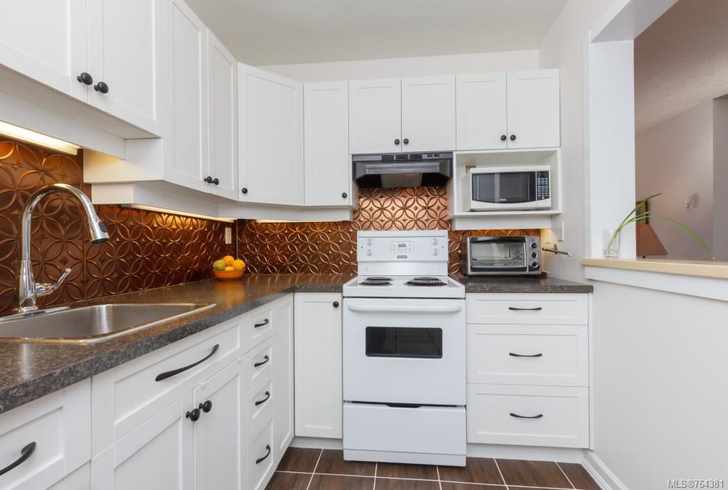 308-3277 Glasgow Ave, Saanich