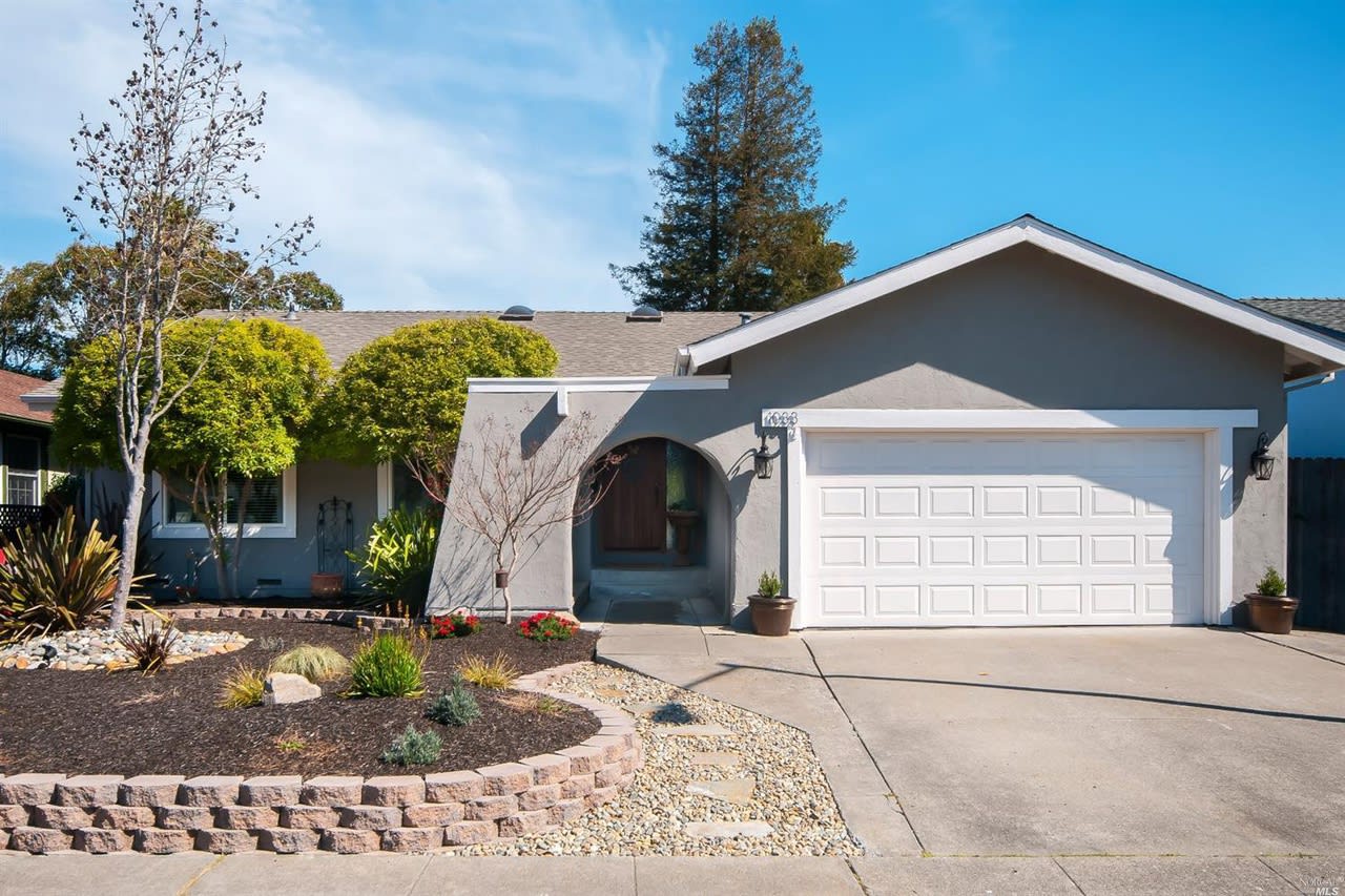 1033 Catalpa Way