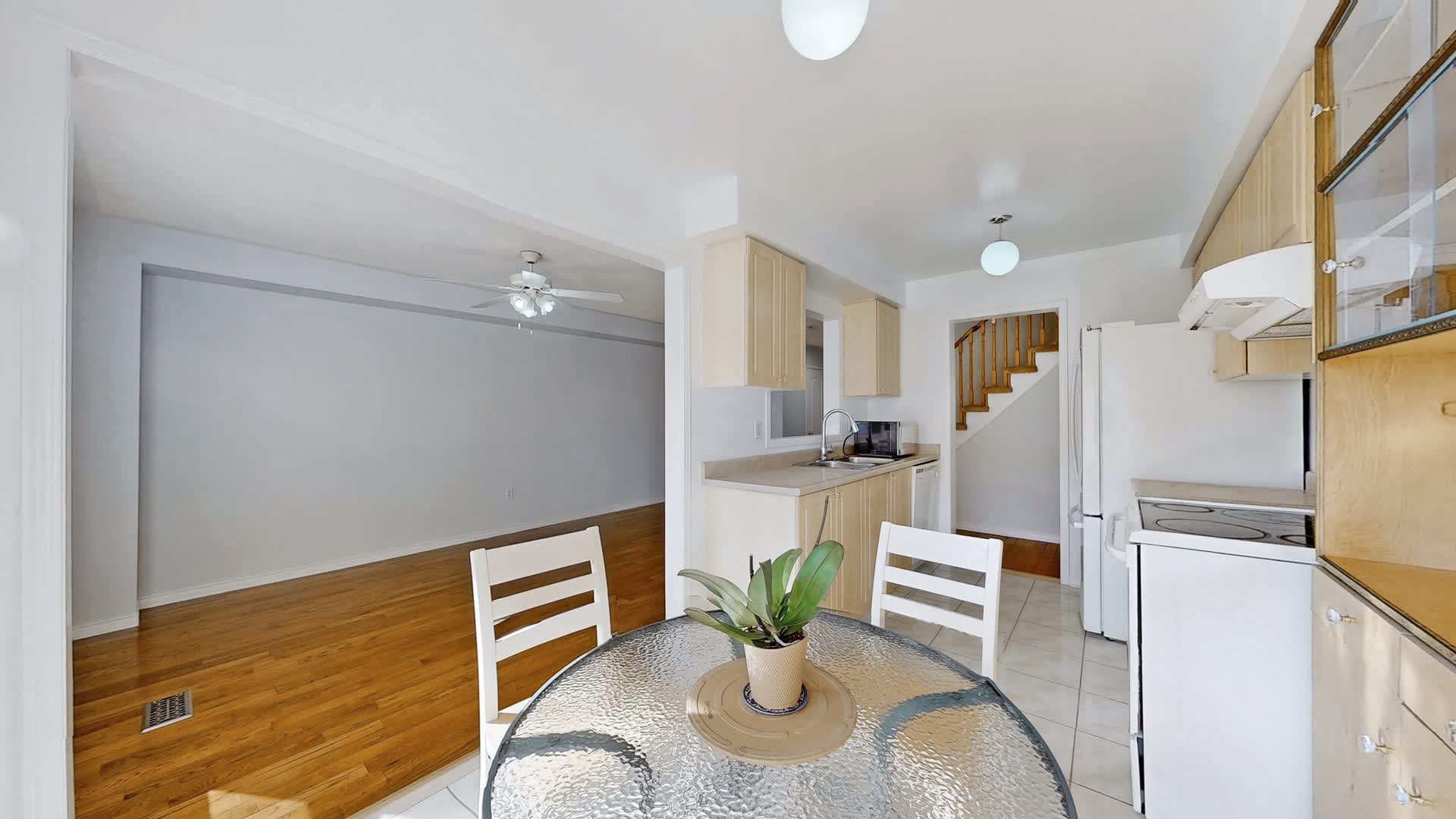 49 Macmillan Ave