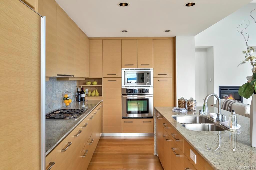 709-9809 Seaport Pl