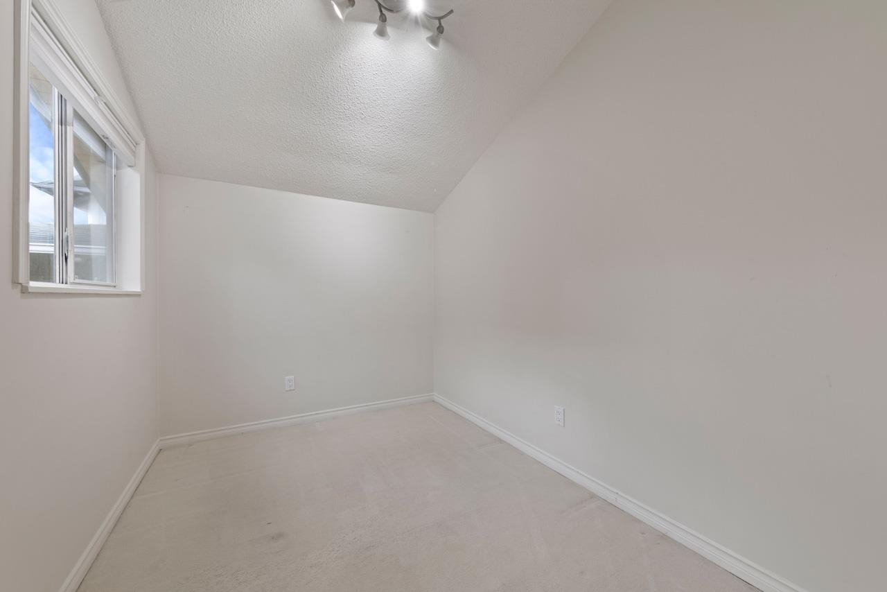2542 York Ave