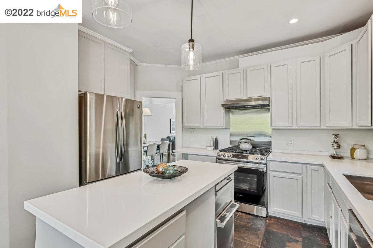 2439 Roosevelt Ave