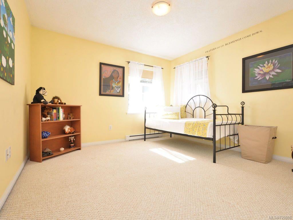 2552 Kinnoull Cres