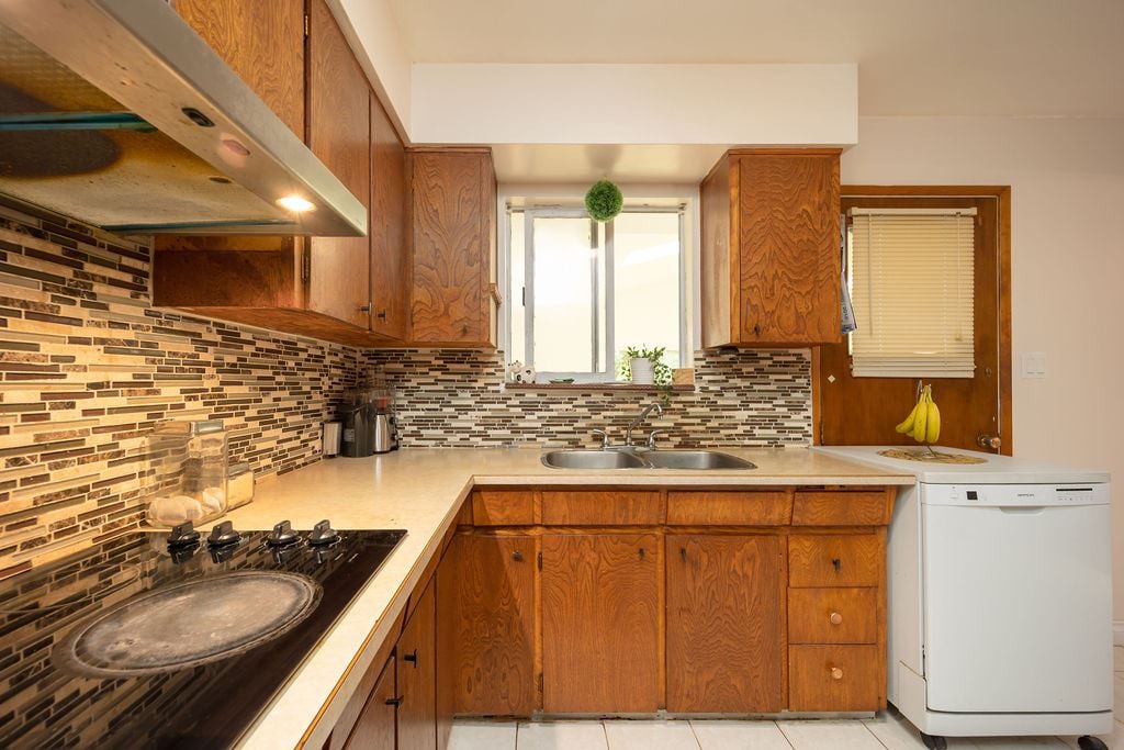 7460 Kraft Cres