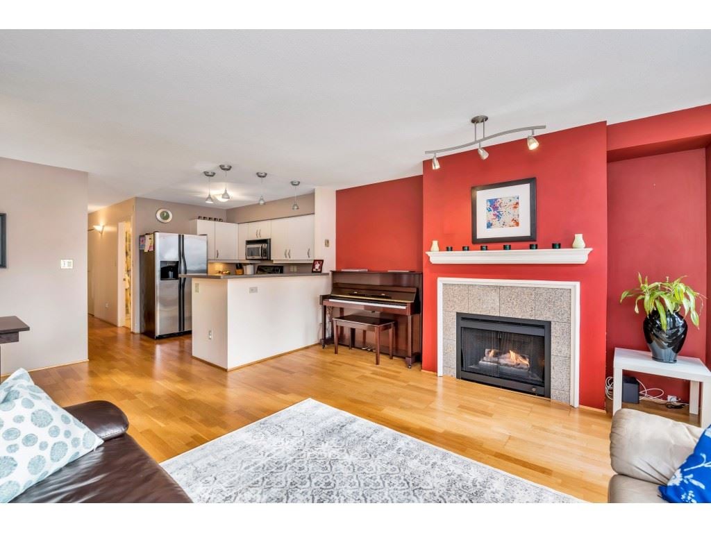 203-838 W 14th Ave