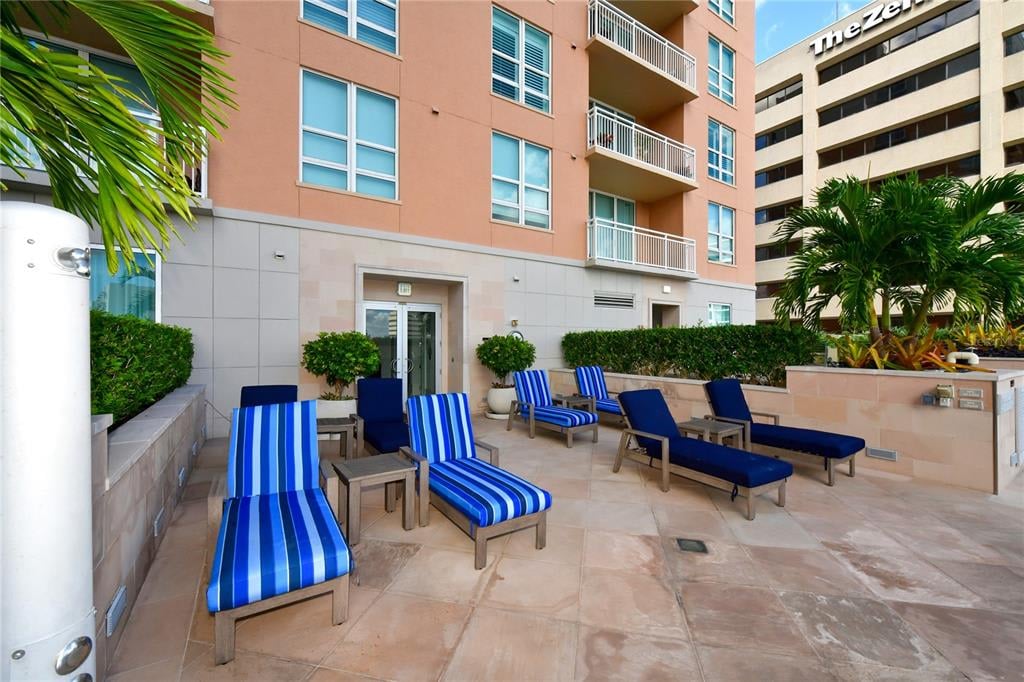 1350 Main St, #1704