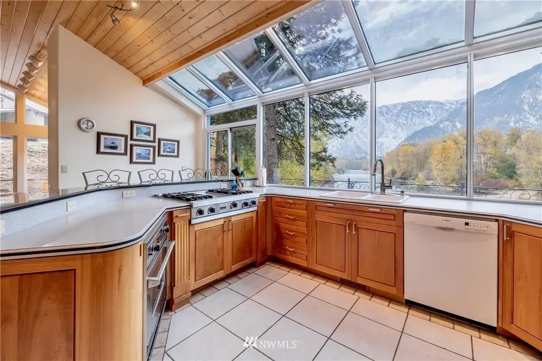 9700 E Leavenworth