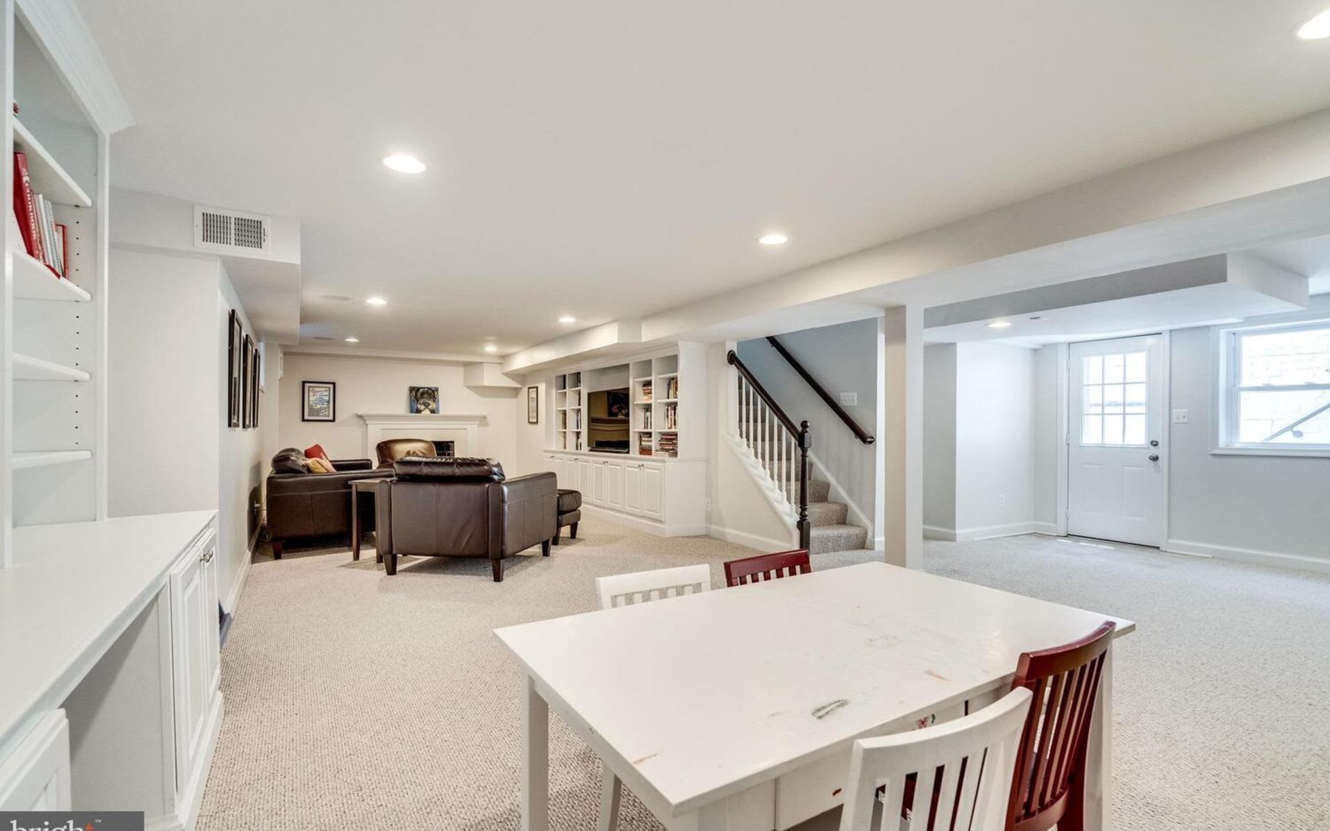 610 Crestwood Dr