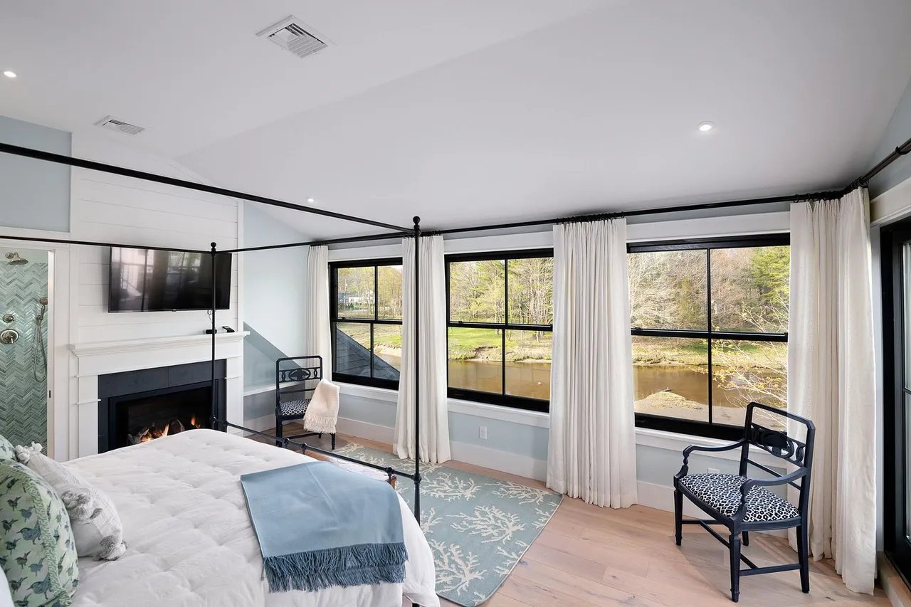Gorgeous Guest Houses & Separate Spaces to Spread Out