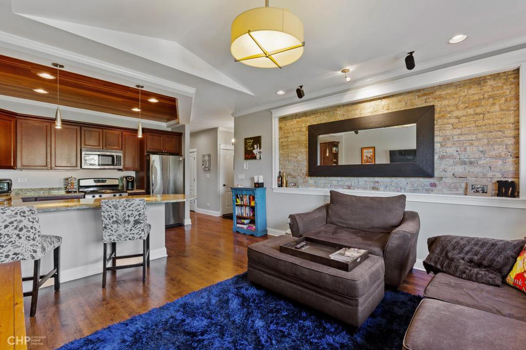 Perfectly Located Andersonville Condo: 5137 N. Ashland #3