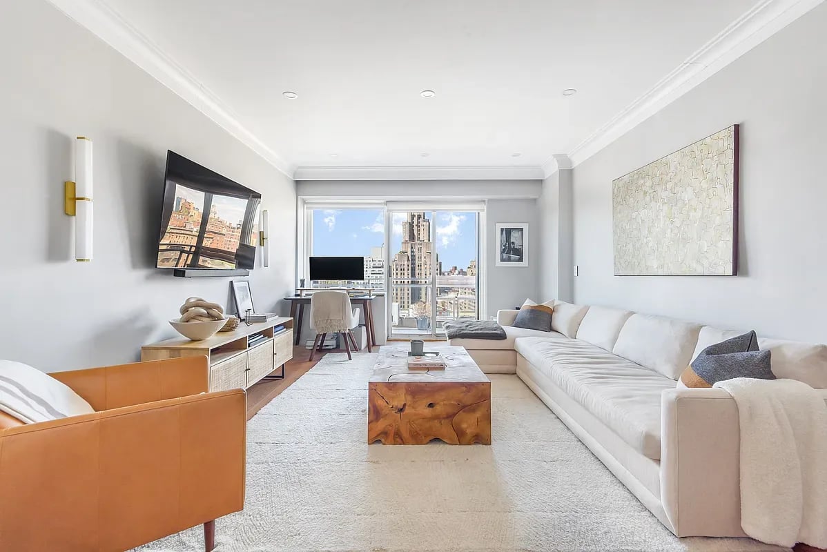 60 East 8th Street Unit: 15C