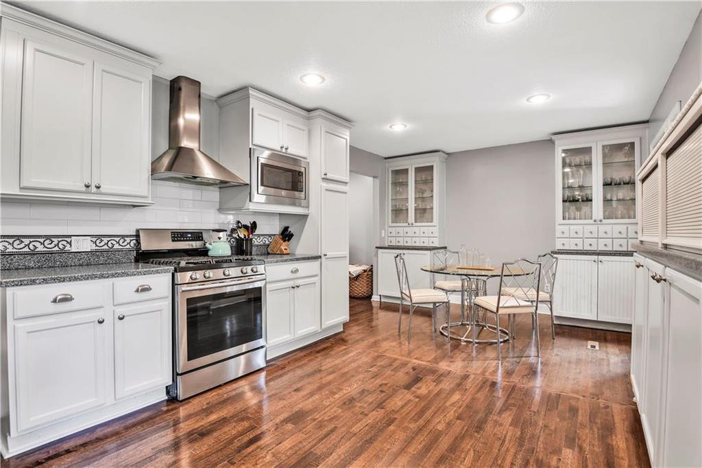 8906 W 97th Street