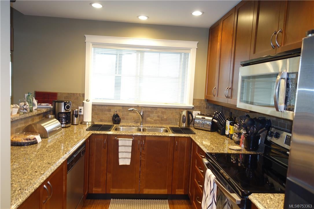 208-2881 Peatt Rd, Langford