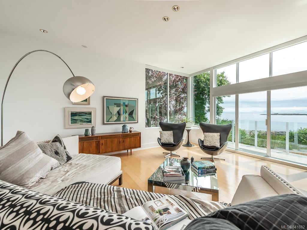 207 Beach Dr