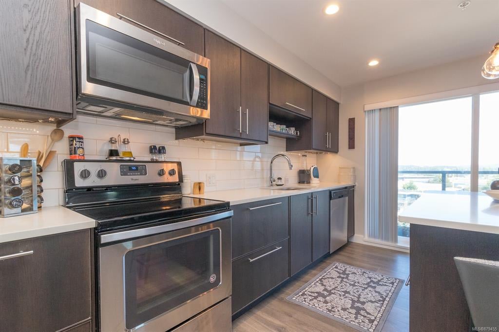 504 - 826 Esquimalt