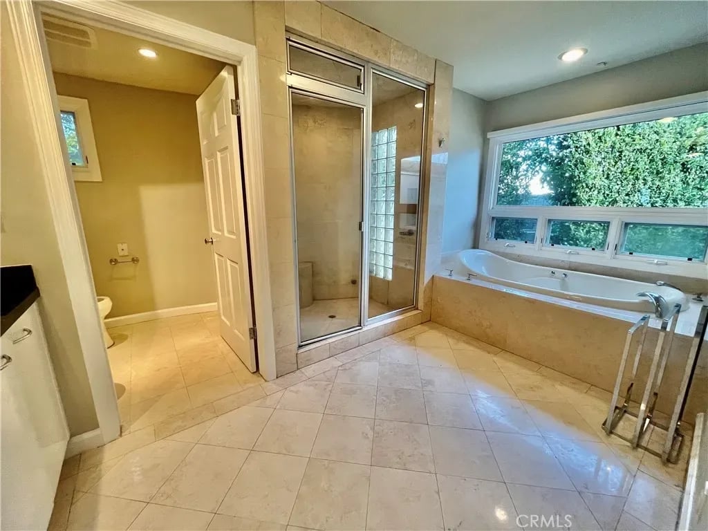 16972 Oak View Dr