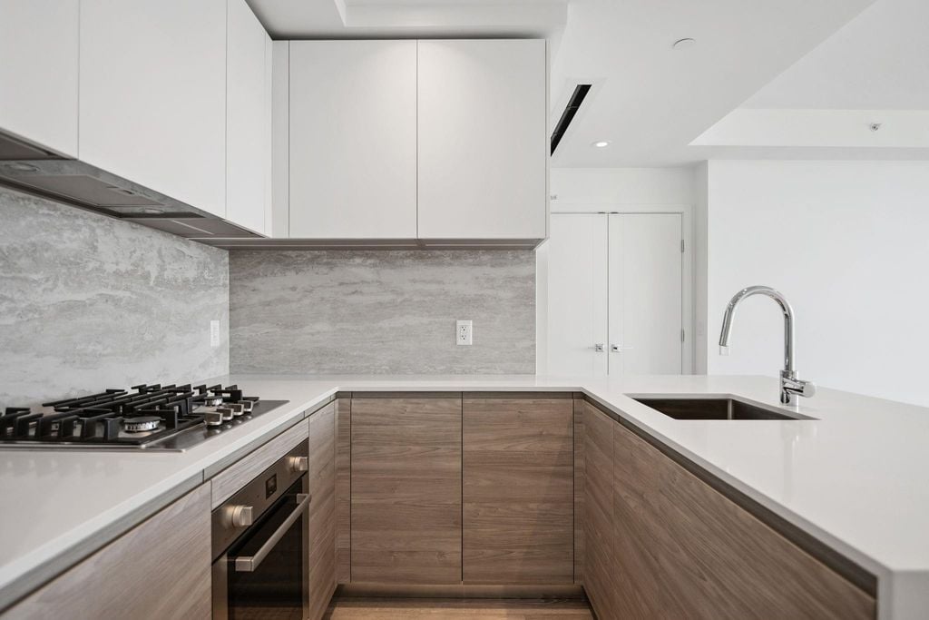 660 Quayside Drive 2401, New Westminster