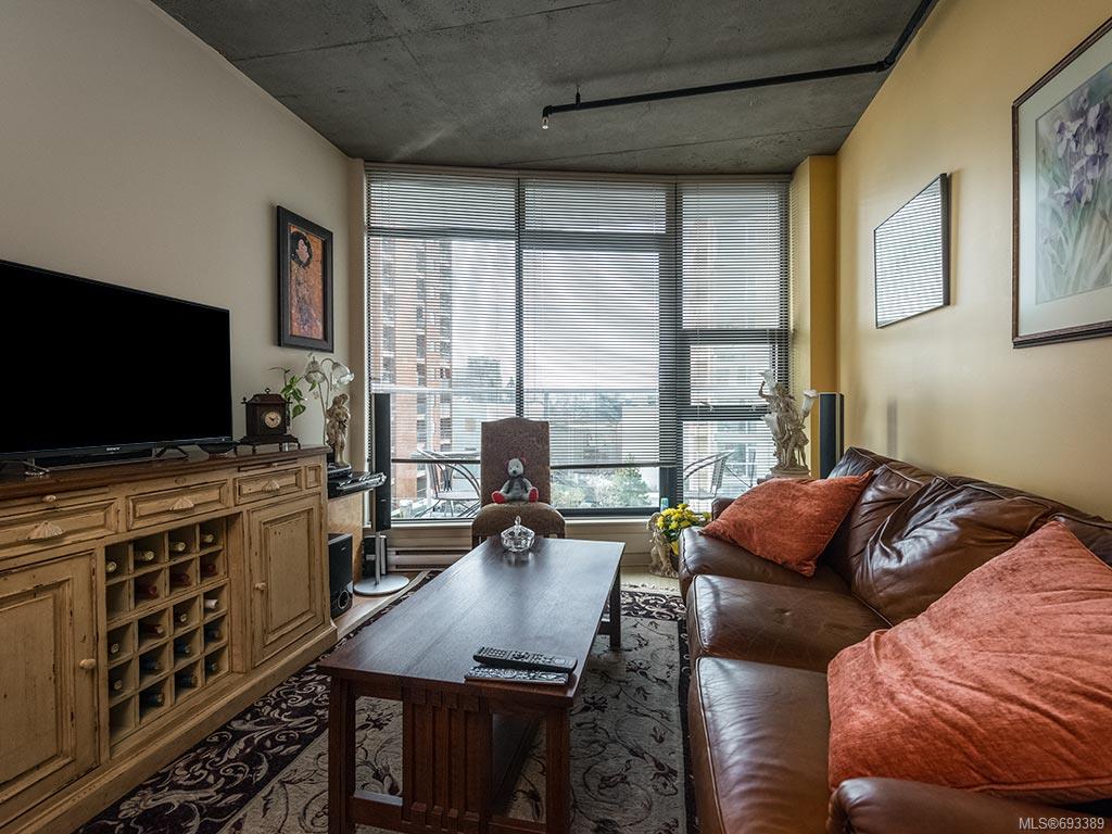507-860 View St