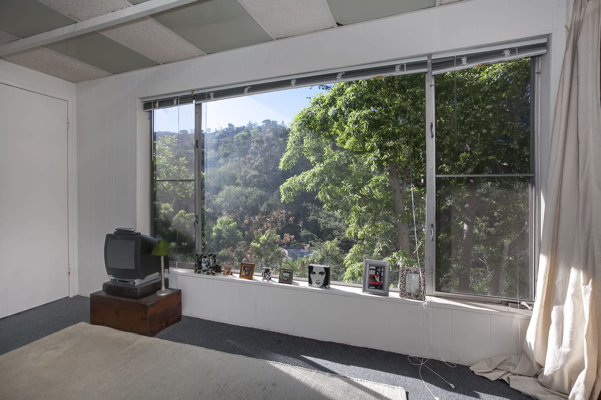 8275 Mannix Drive