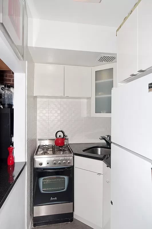 53 West 76th Street Unit: 8