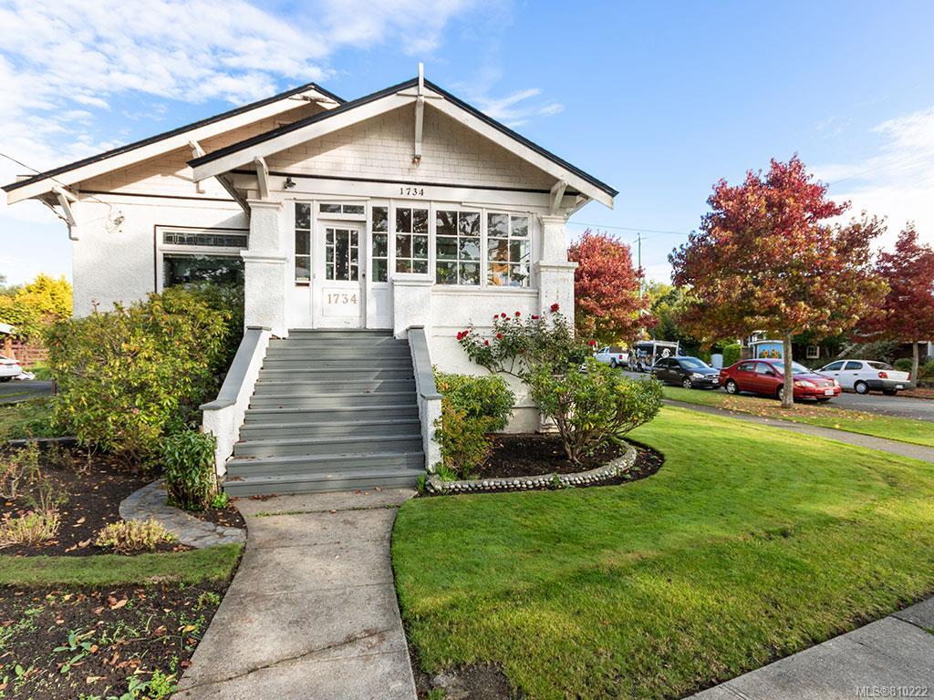 1734 Hollywood Cres