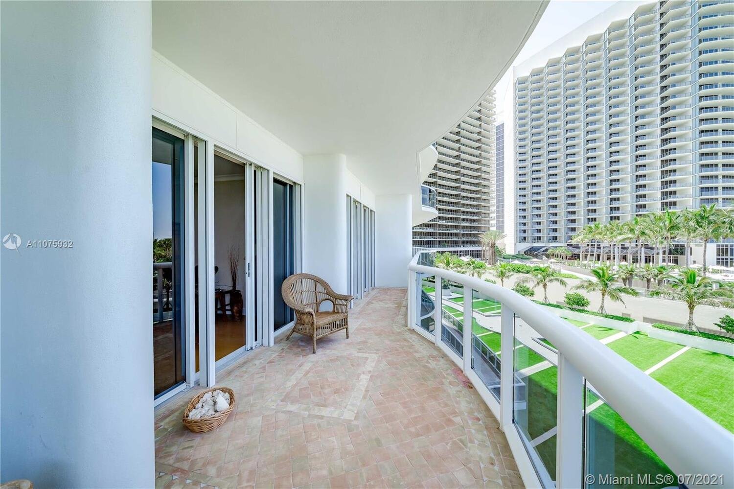 9601 Collins Ave, #505