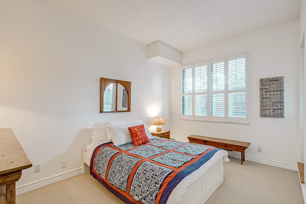 100 Lakeshore Road E Unit: 501