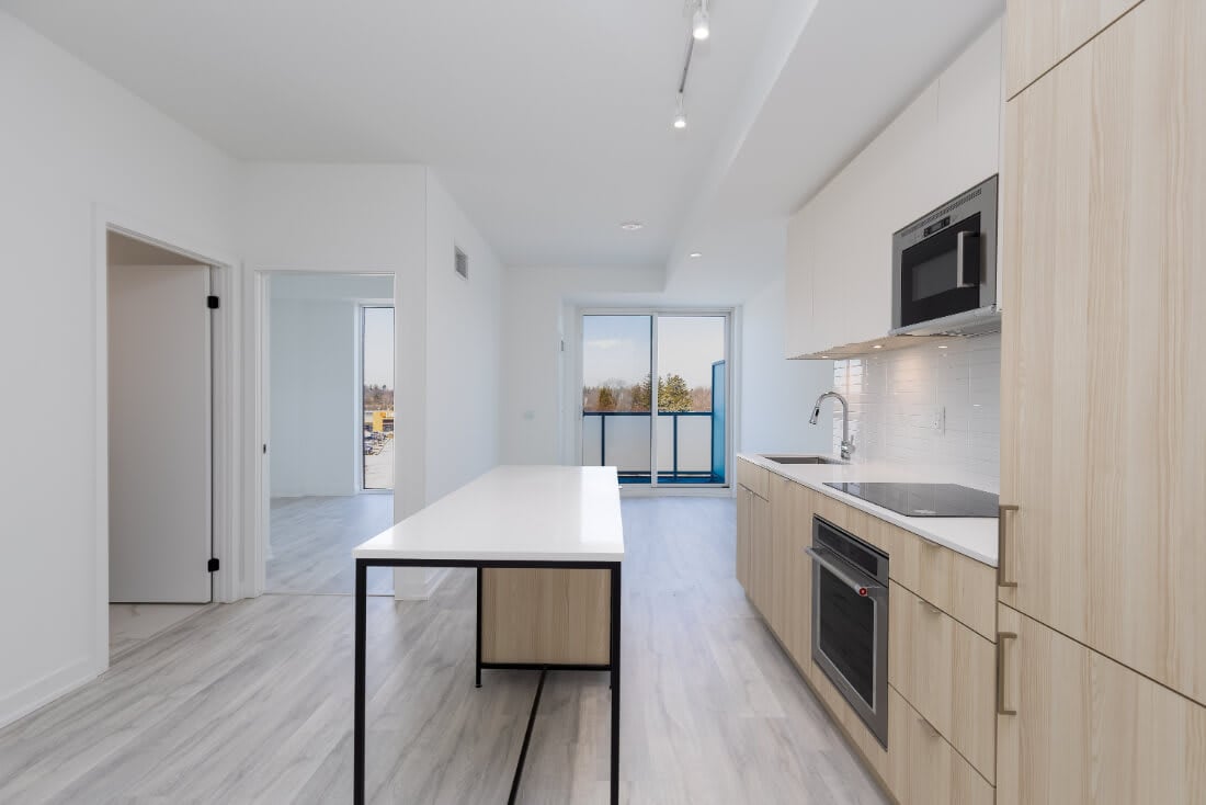 Unit 522 – 215 Lakeshore Rd W