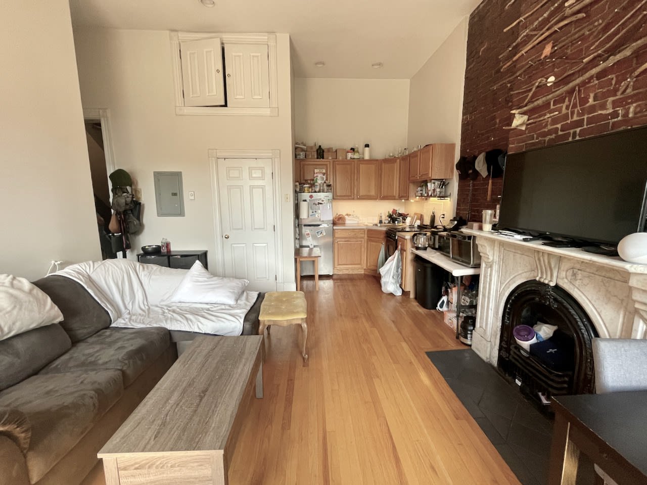 Tremont Street @ West Newton - Sunny, South - Facing 1 bedroom - Late to market - AVAILABLE 9/15