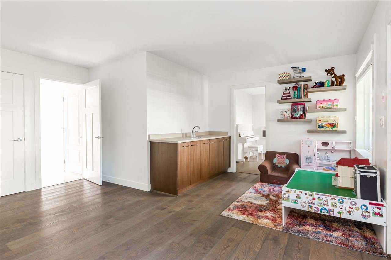 39-15977 26 Ave