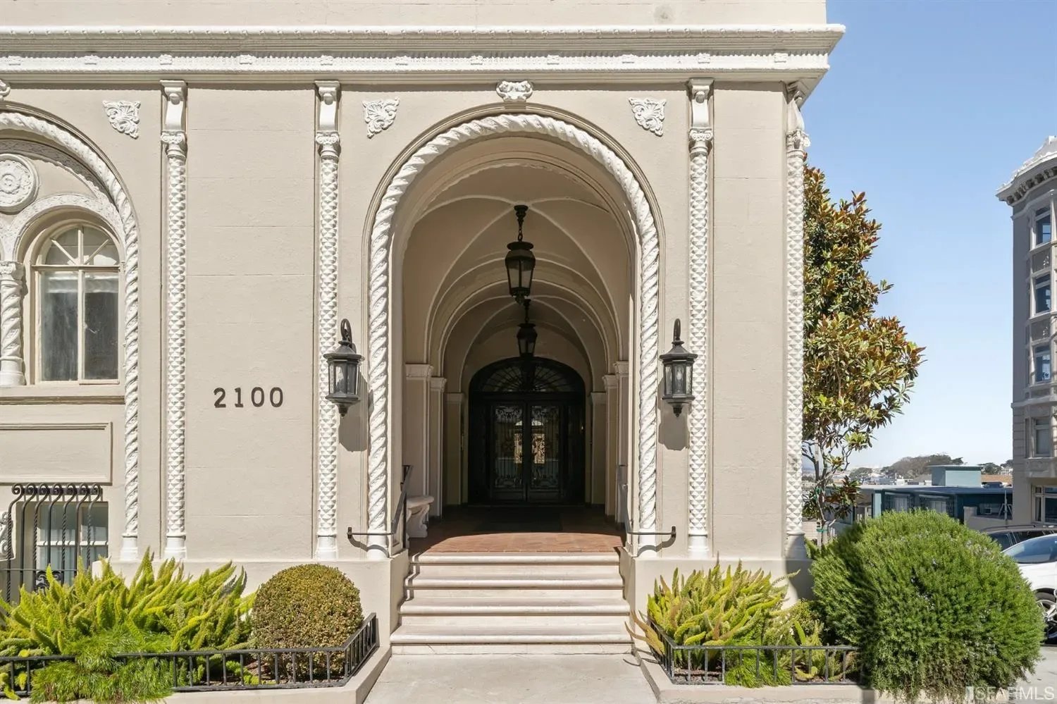 2100 Green Street 