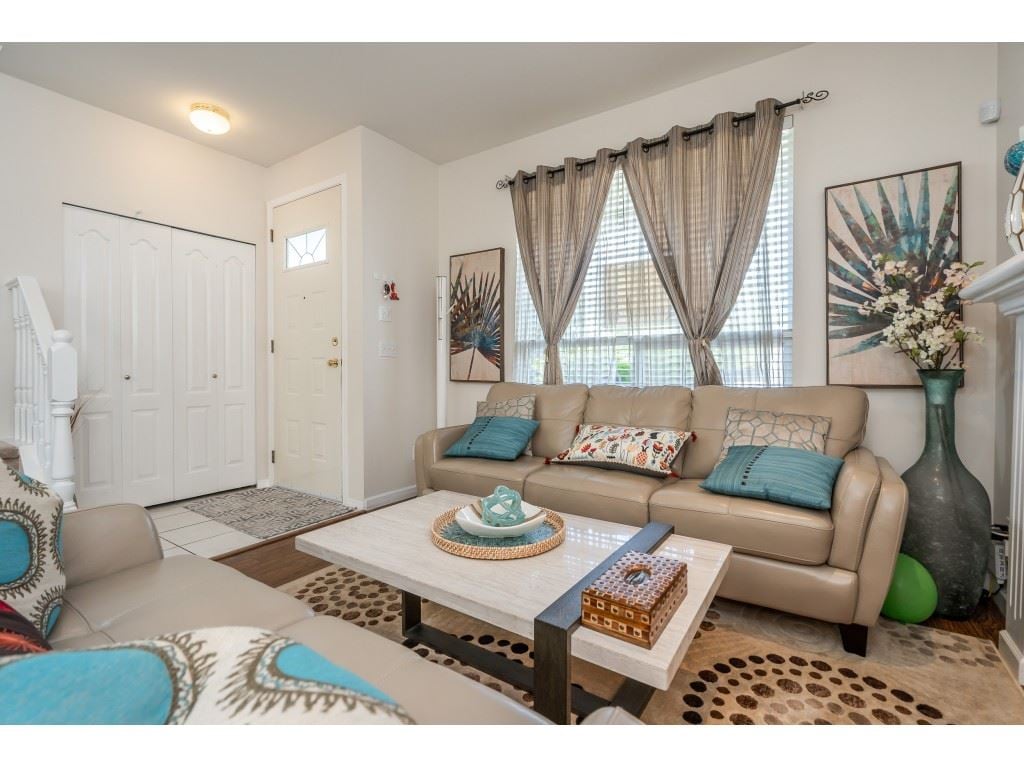 18498 64a Ave