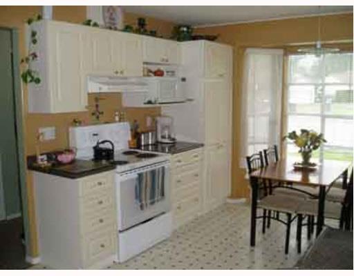 1028 Edgewater Cres