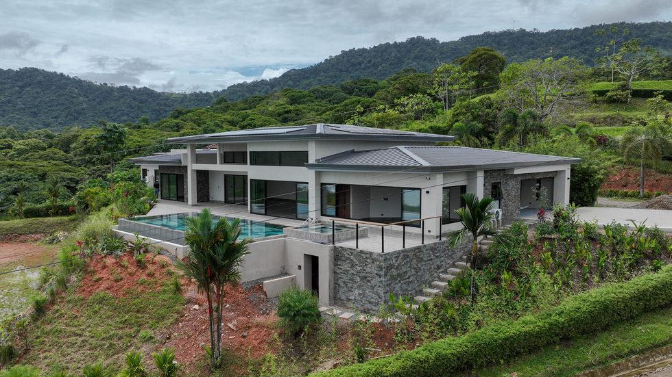 New Luxury Home With Jaw-dropping Ocean Views