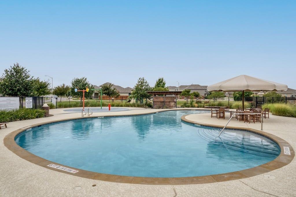 Beautifully Appointed Single-Story in Oak Creek: Modern Floors and Screened-In Patio Overlooking Green Space w/ NO Backyard Neighbor!