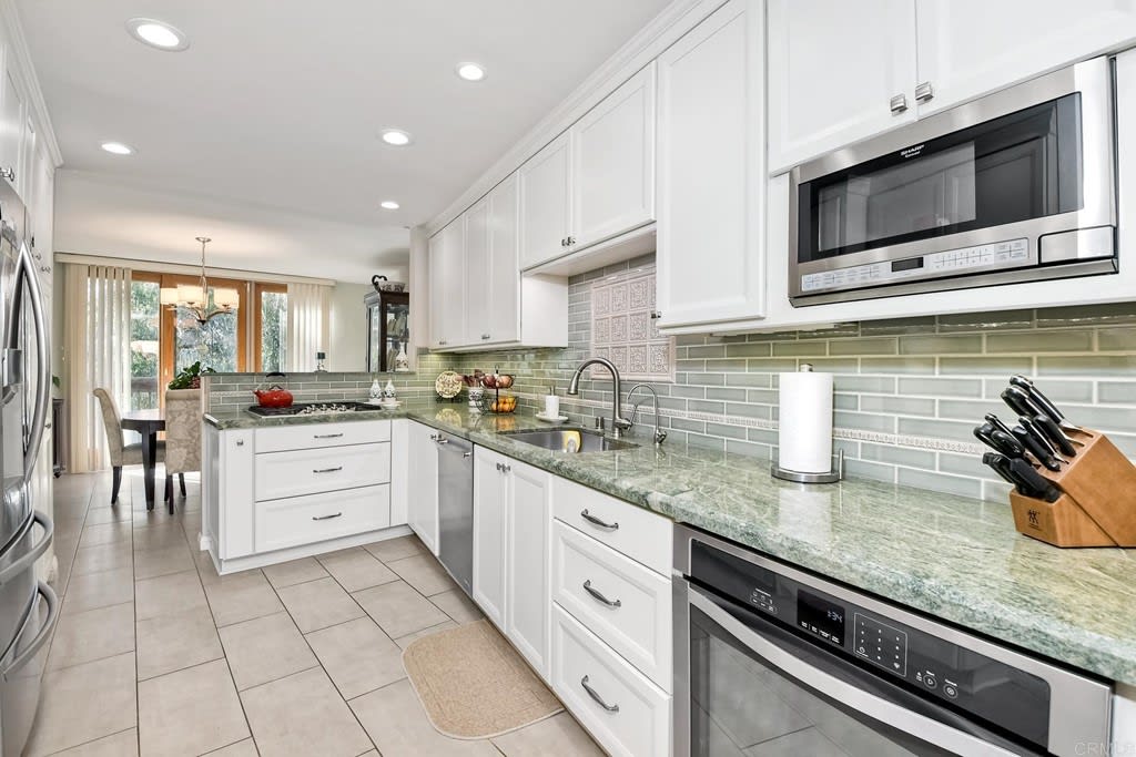 2048 Avenue Of The Trees