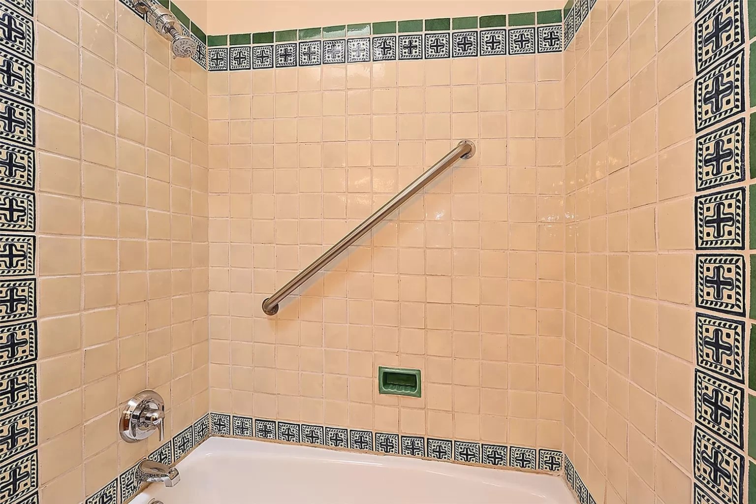 3246 La Paz Ln
