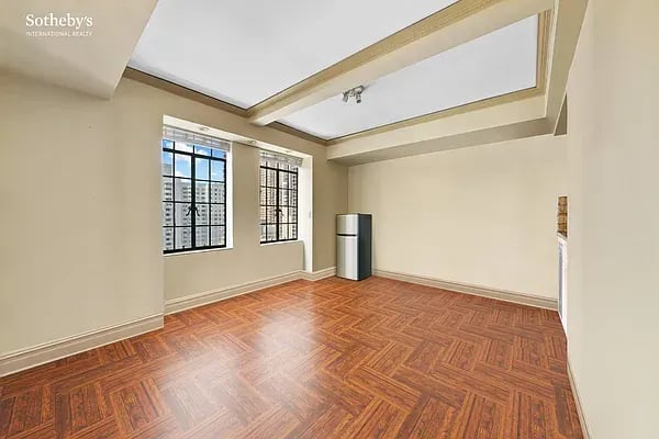 320 East 42nd Street Unit: 2318