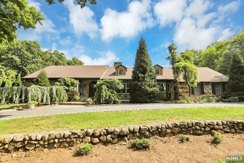 883 Huron Rd