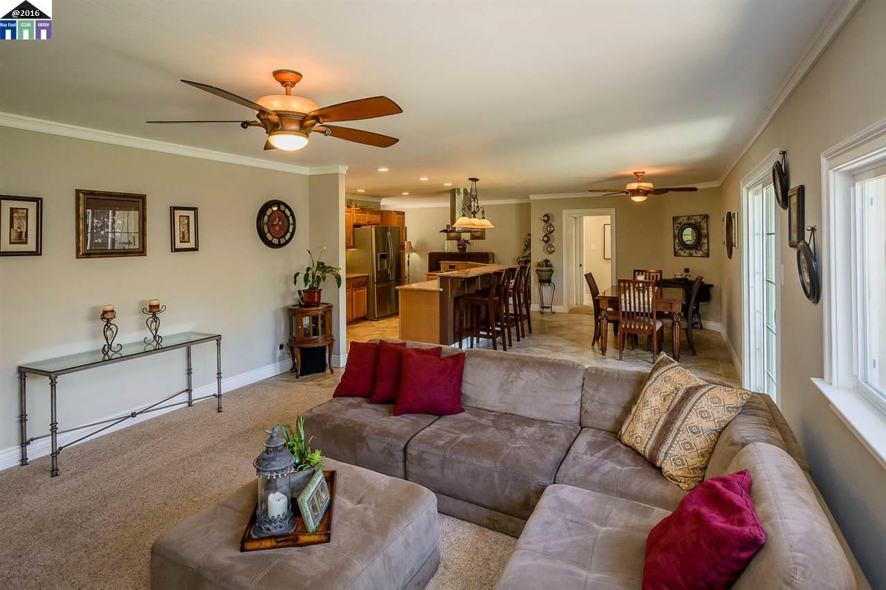260 Clydesdale Dr