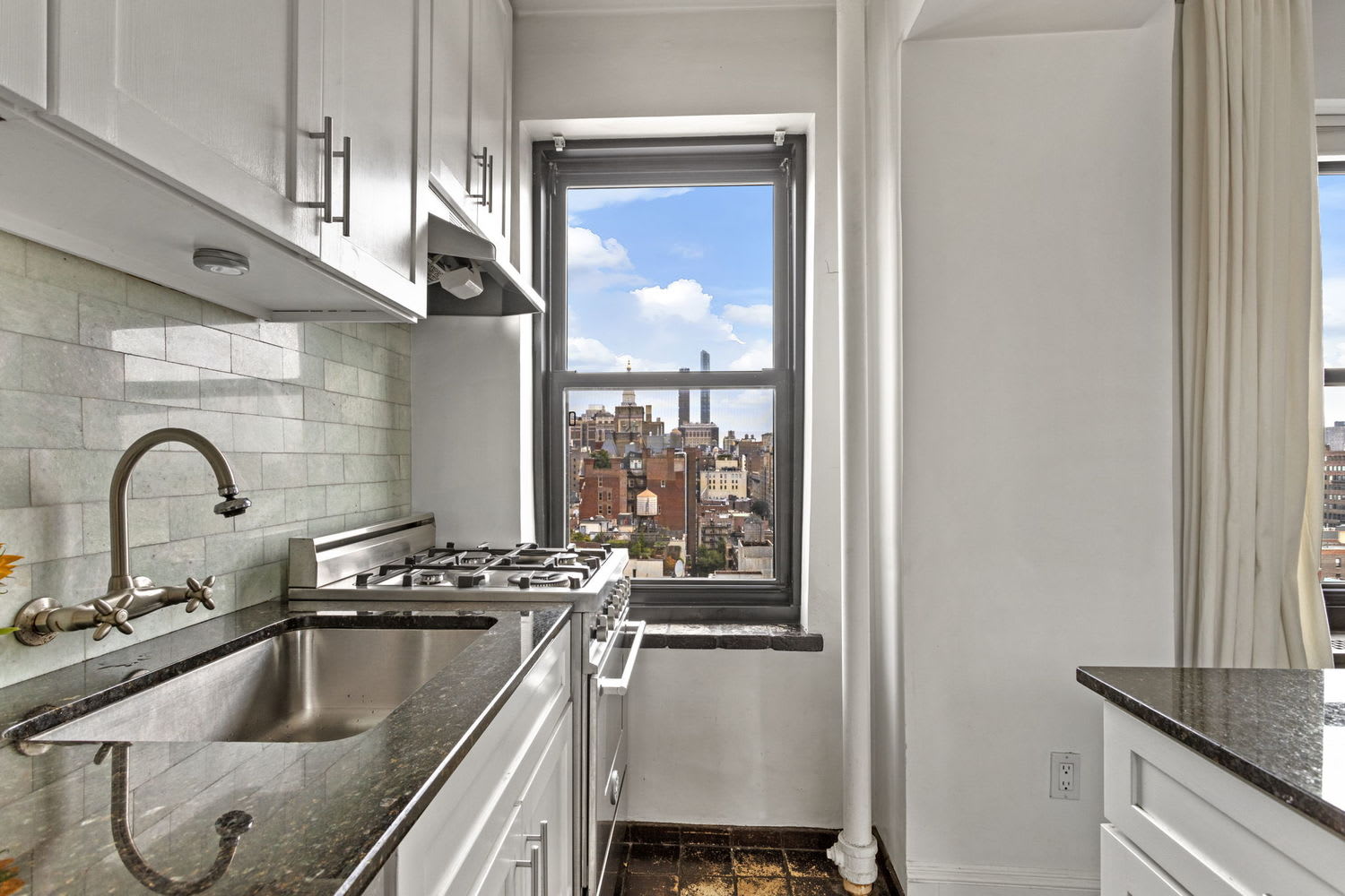 300 W 23rd St, #16E