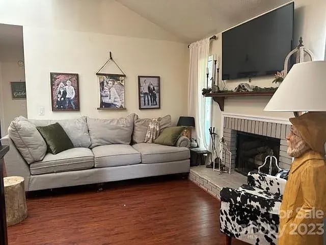 706 Browning Ave
