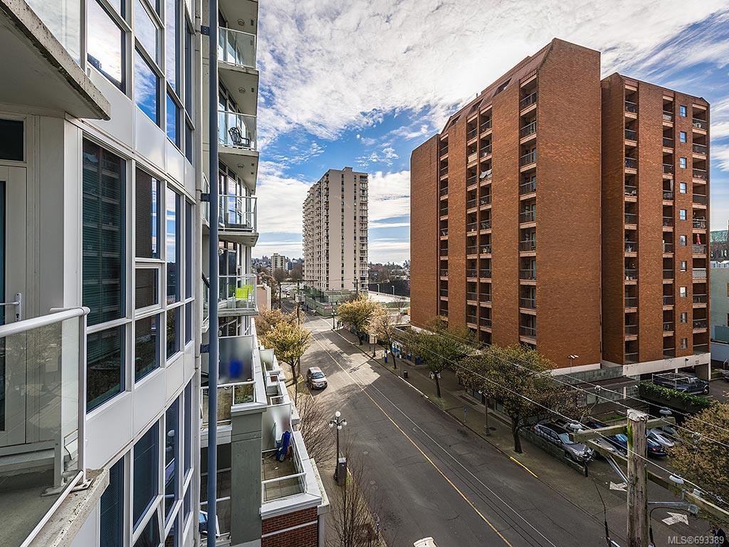 507-860 View St