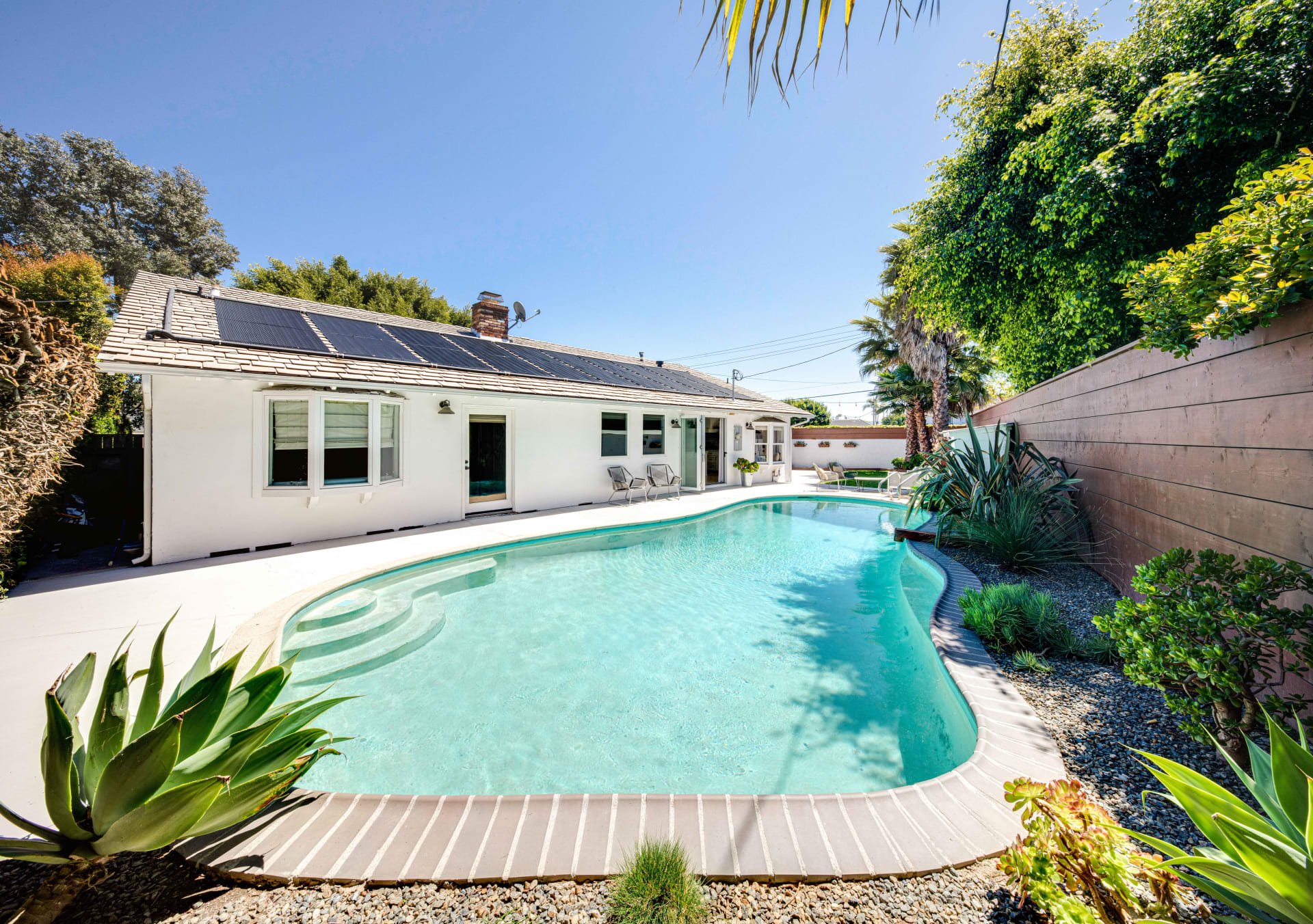 389 Mira Loma Pl
