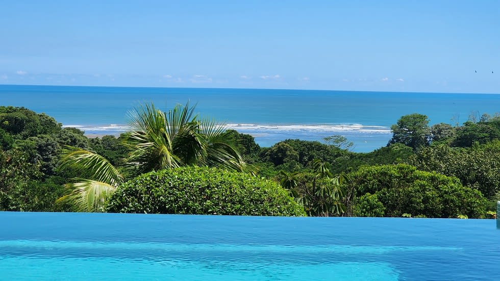 Home with White Water Views and Easy Access in Ojochal